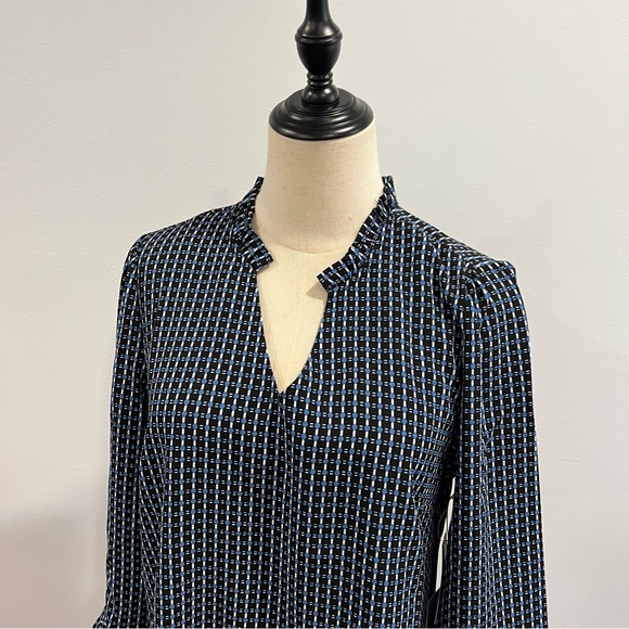 CeCe Garden Geometric Print Blouse In Cerulean Dusk - New With Tag - Reemoly - Picture 6 of 13